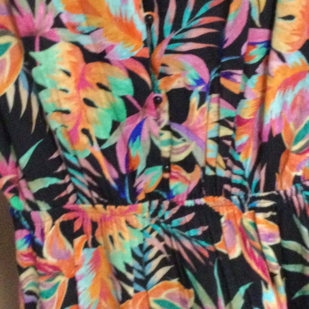 La Blanca swim suit cover up or wear as a dress. - Picture 3 of 3